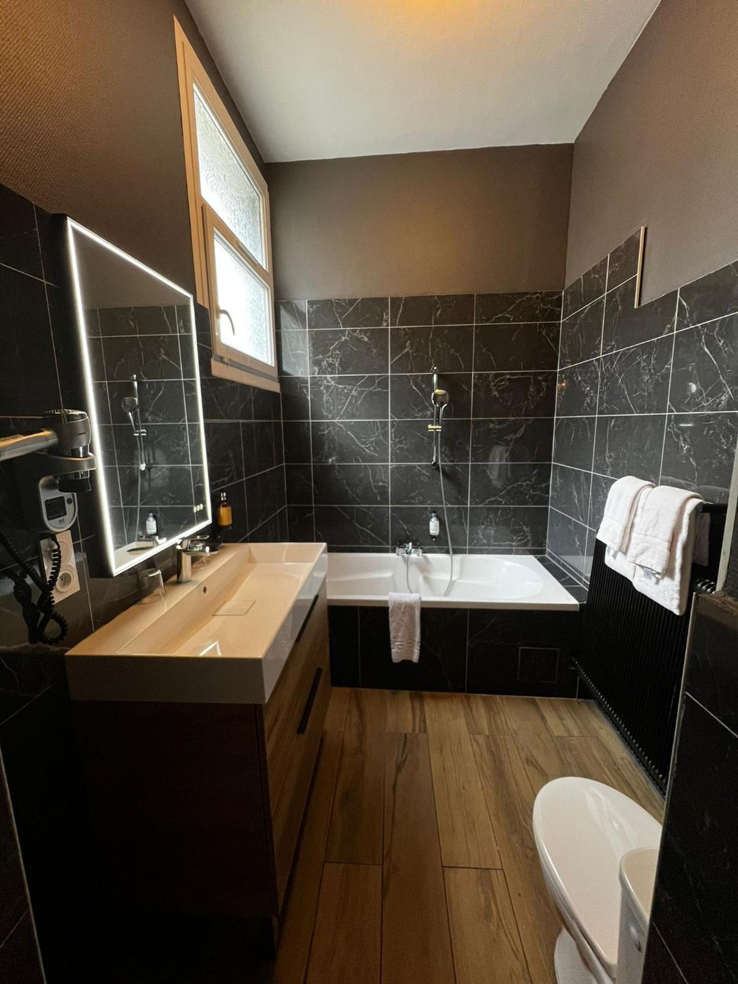 Hotel Saint-Julien Анже Стая снимка
